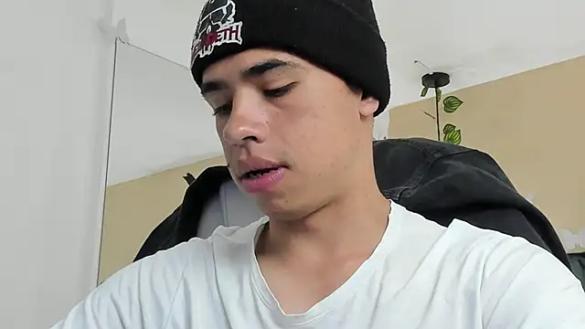 Snapshot of Muscle_Scott chatting on 10.06.25 Muscle Scott online show from 10.06.25