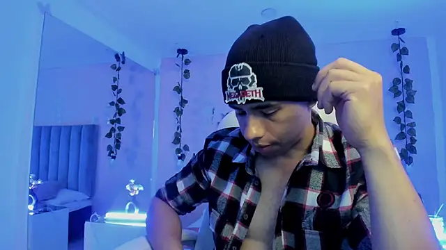 Snapshot of Muscle_Scott chatting on 11.03.25 Muscle Scott online show from 11.03.25