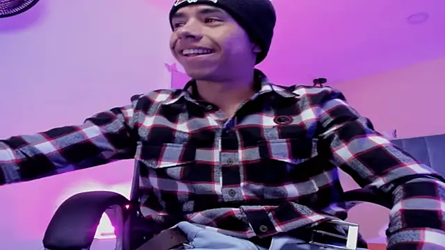 Snapshot of Muscle_Scott chatting on 11.26.25 Muscle Scott online show from 11.26.25