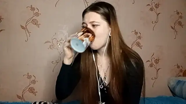 Sophiecuttie online show from 10.04.25