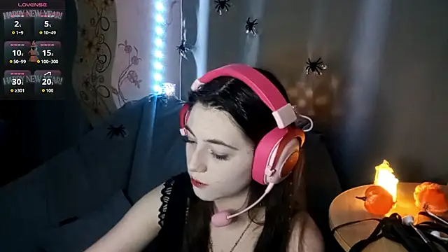 Sophiecuttie online show from 10.31.25