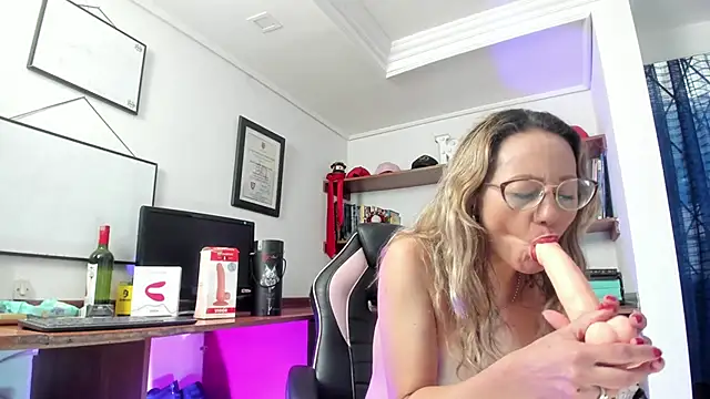 GretaVoss  online show from 10.17.25