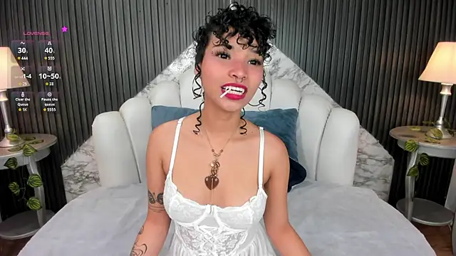 DaniCollinn  online show from 11.14.25