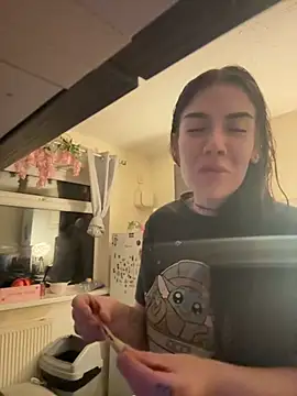 valentinalamont online show from 09.17.25