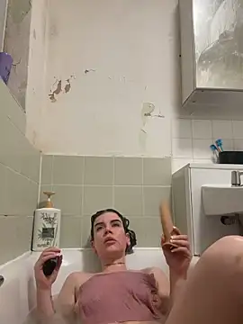 valentinalamont online show from 12.05.25