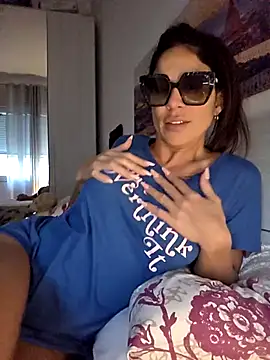 Snapshot of sexy7883 chatting on 10.24.25 sexy7883 online show from 10.24.25