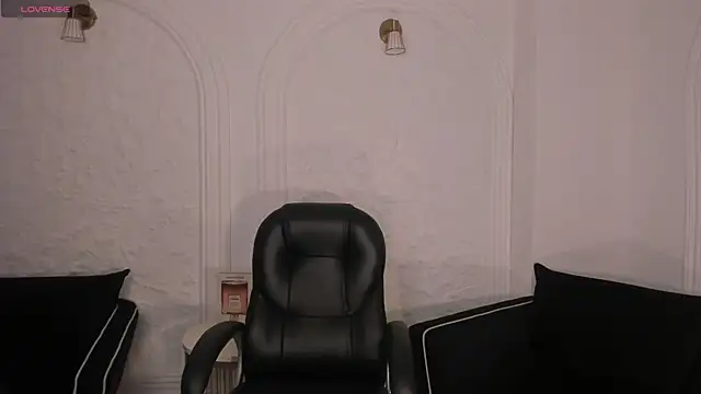 MayaMoretti  online show from 12.14.25