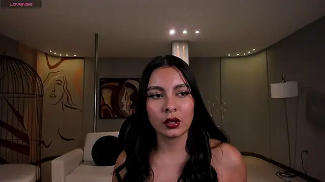 Snapshot of NinaBlum chatting on 12.03.25 NinaBlum online show from 12.03.25