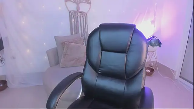 Ginni charlotte online show from 04.18.26