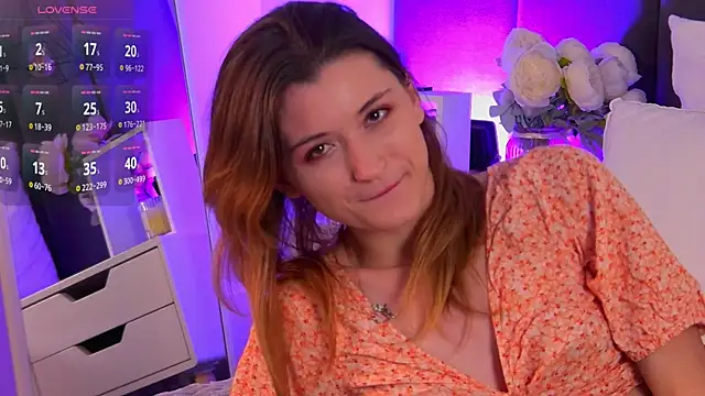 Snapshot of LillySvon chatting on 10.28.25 LillySvon online show from 10.28.25