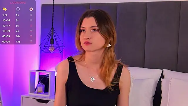 Snapshot of LillySvon chatting on 11.04.25 LillySvon online show from 11.04.25