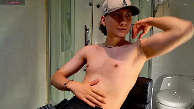 Snapshot of enzo_steel chatting on 09.28.25 enzo steel online show from 09.28.25