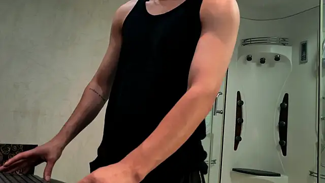 Snapshot of enzo_steel chatting on 11.28.25 enzo steel online show from 11.28.25