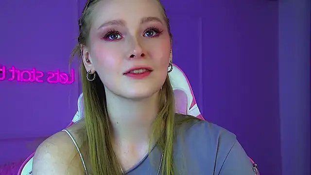 AgataFoxley online show from 04.22.26