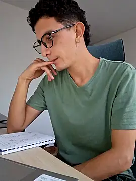 Snapshot of STEVAN_RXX chatting on 10.10.25 STEVAN RXX online show from 10.10.25