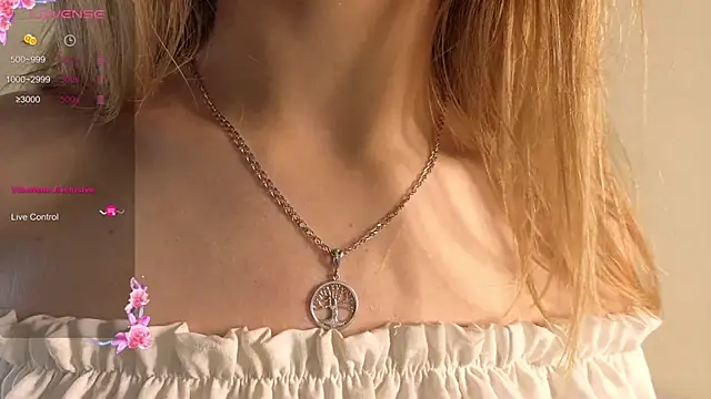 Snapshot of Sue_Sanders chatting on 09.19.25 Sue Sanders online show from 09.19.25