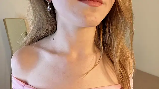 Snapshot of Sue_Sanders chatting on 09.24.25 Sue Sanders online show from 09.24.25