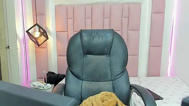 Iantwink18 online show from 10.10.25