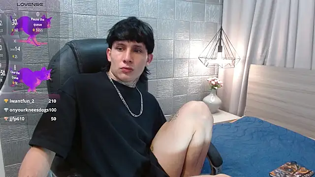 Iantwink18 online show from 10.16.25