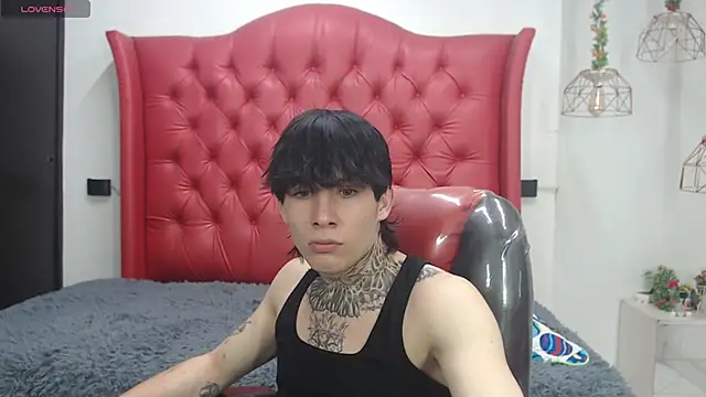 Snapshot of Iantwink18 chatting on 03.25.26 Iantwink18 online show from 03.25.26