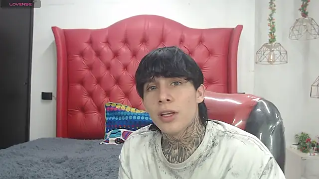 Snapshot of Iantwink18 chatting on 03.26.26 Iantwink18 online show from 03.26.26