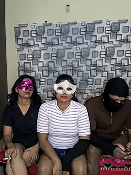 Snapshot of Family02 chatting on 12.17.25 Family02 online show from 12.17.25