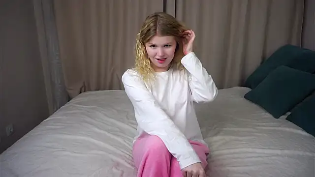 Snapshot of ShontaWasilko chatting on 09.25.25 ShontaWasilko online show from 09.25.25