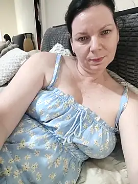 aussiepeaches online show from 03.11.25