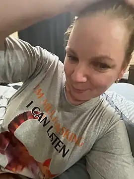 aussiepeaches online show from 11.11.25