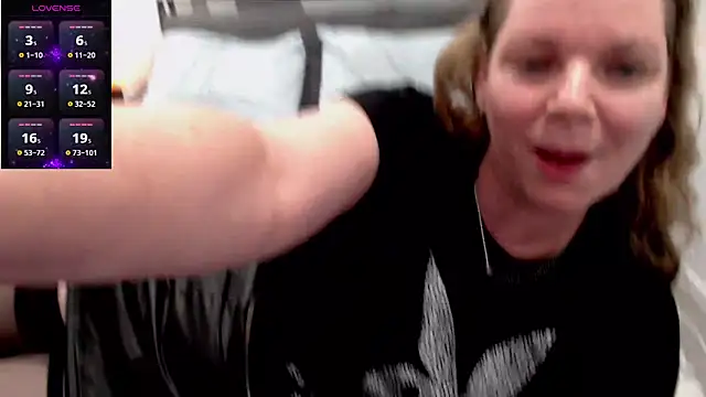 aussiepeaches online show from 04.05.26