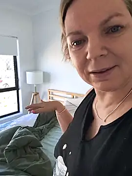 aussiepeaches online show from 04.12.26