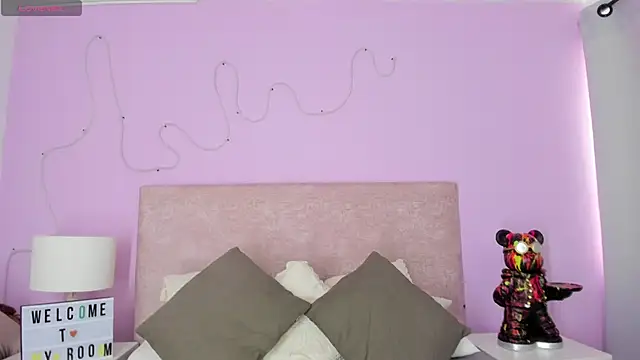 Snapshot of EmaRae1499 chatting on 09.25.25 EmaRae1499 online show from 09.25.25