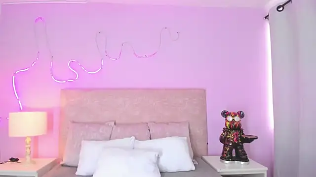 Snapshot of EmaRae1499 chatting on 11.10.25 EmaRae1499 online show from 11.10.25