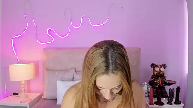 Snapshot of EmaRae1499 chatting on 11.11.25 EmaRae1499 online show from 11.11.25