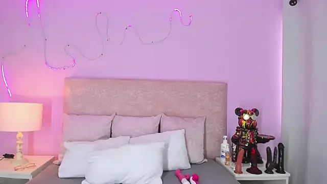 Snapshot of EmaRae1499 chatting on 11.21.25 EmaRae1499 online show from 11.21.25