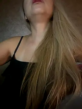 Snapshot of Nikihot__ chatting on 09.20.25 Nikihot online show from 09.20.25