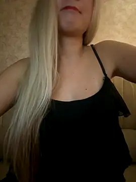 Snapshot of Nikihot__ chatting on 10.13.25 Nikihot online show from 10.13.25