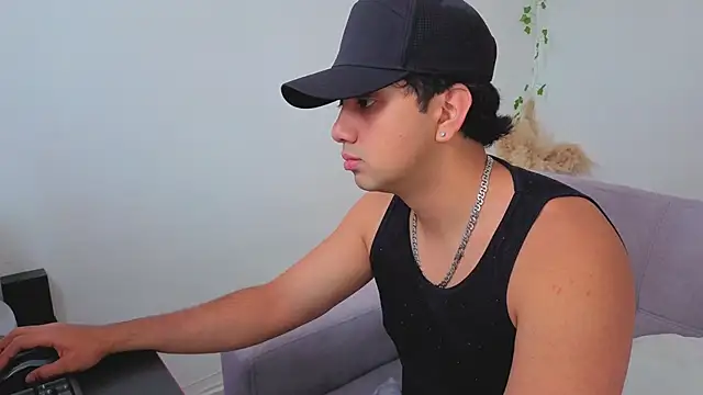 Snapshot of 0ne_0f_0ne chatting on 09.11.25 0ne 0f 0ne online show from 09.11.25