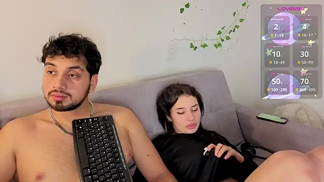 Snapshot of 0ne_0f_0ne chatting on 01.11.26 0ne 0f 0ne online show from 01.11.26