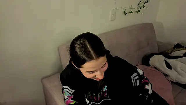 Snapshot of 0ne_0f_0ne chatting on 01.12.26 0ne 0f 0ne online show from 01.12.26