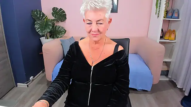 HotandMature online show from 11.07.25