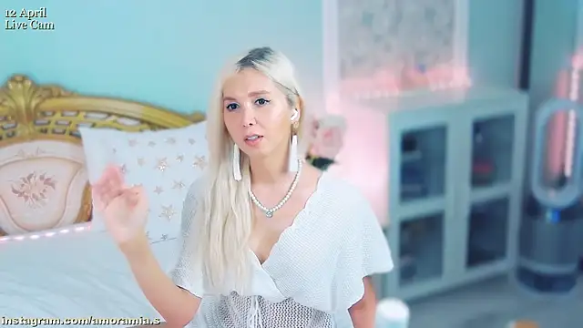 Amoramias online show from 04.12.26