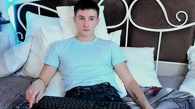 Snapshot of David__Diamond chatting on 11.30.25 David Diamond online show from 11.30.25