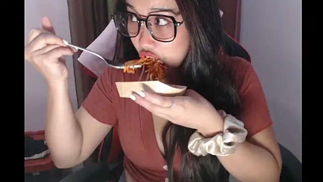 Snapshot of Chubby_HotLady chatting on 11.19.25 Chubby HotLady online show from 11.19.25