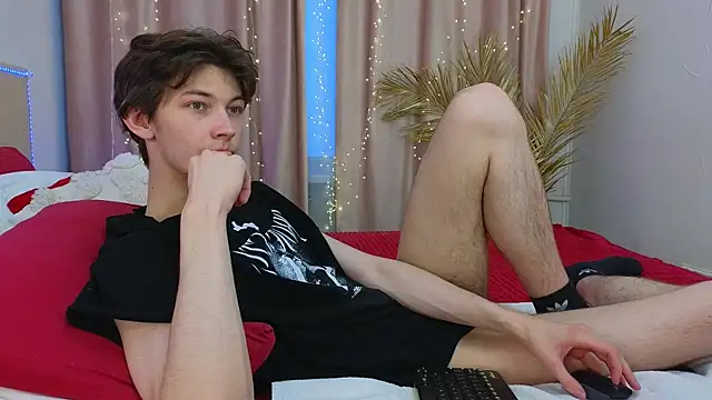 Snapshot of _Den1s_ chatting on 11.26.25 Den1s online show from 11.26.25