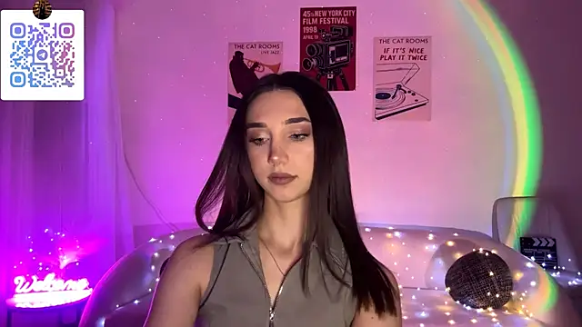 LinaMour online show from 04.16.26