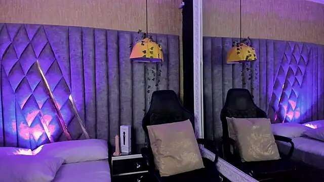 SkylerBloomm online show from 03.26.26