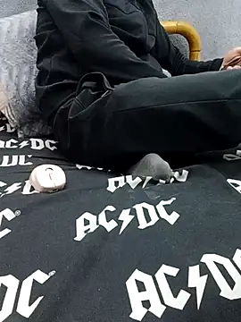 yazinyazin1 online show from 12.22.25