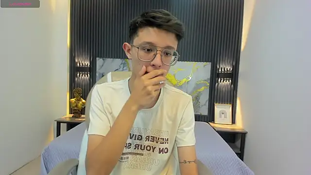 Snapshot of SantiagoRusso18 chatting on 09.09.25 SantiagoRusso18 online show from 09.09.25