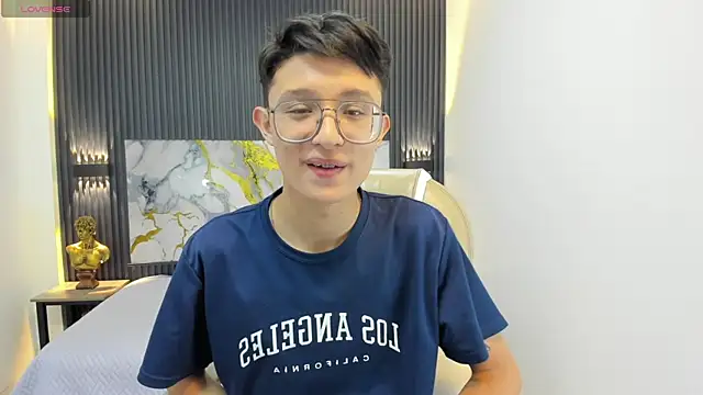 Snapshot of SantiagoRusso18 chatting on 09.13.25 SantiagoRusso18 online show from 09.13.25